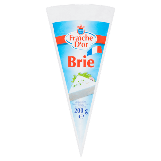 Foto van Fraiche d'Or Brie pointe op witte achtergrond