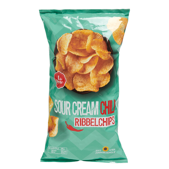 Foto van 1 de Beste Ribbelchips sour cream chili op witte achtergrond