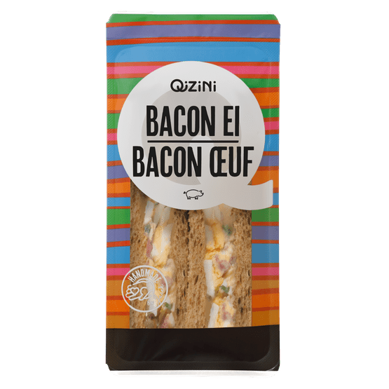 Foto van Qizini Sandwich bacon ei op witte achtergrond