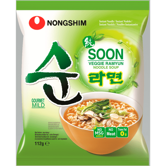 Foto van NongShim Instant noodle soup veggie op witte achtergrond