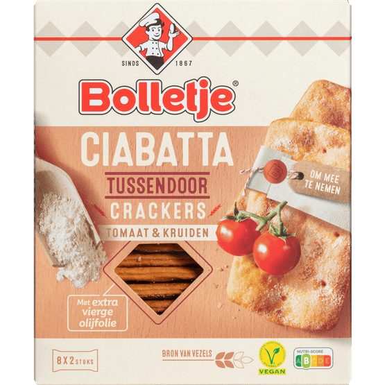Foto van Bolletje Ciabatta tussendoor crackers tomaat-kruiden op witte achtergrond