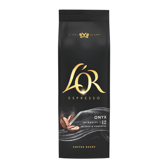 Foto van L'Or Espresso Onyx Koffiebonen op witte achtergrond