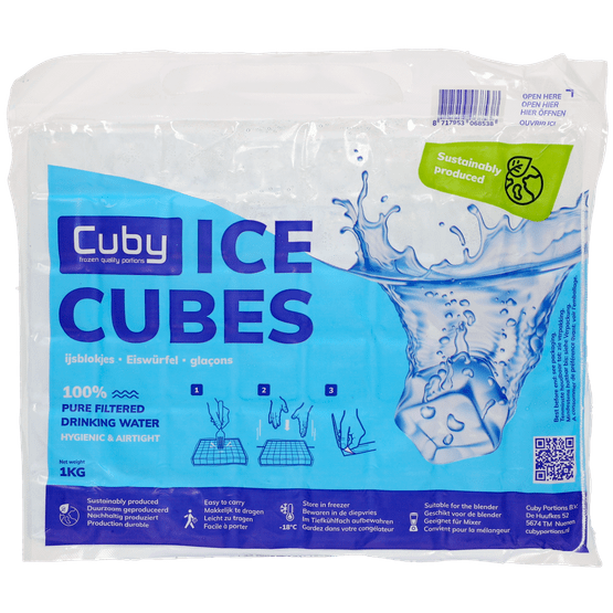 Foto van Cuby Ice cubes op witte achtergrond