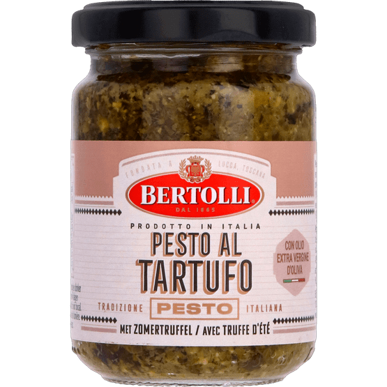 Foto van Bertolli Pesto al tartufo op witte achtergrond