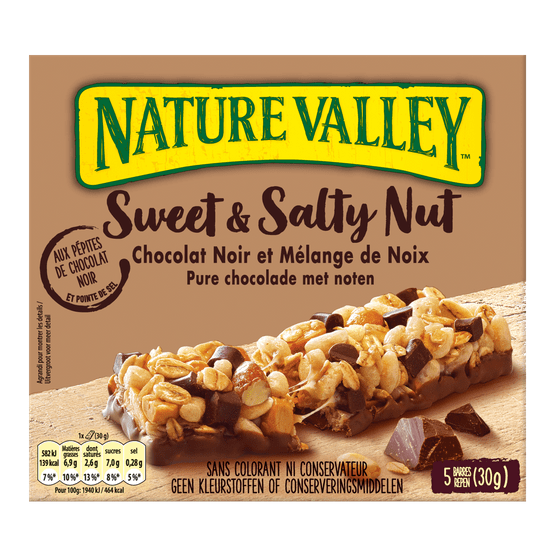 Foto van Nature Valley Reep sweet & salty nut chocolade op witte achtergrond