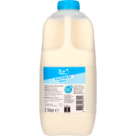 Foto van Zuivelmeester Halfvolle melk op witte achtergrond