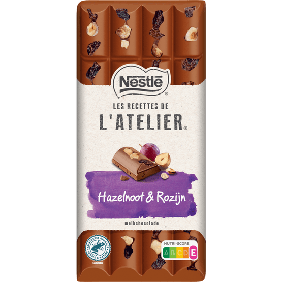 Foto van Nestlé Chocoladereep latelier melk rozijn hazelnoot op witte achtergrond