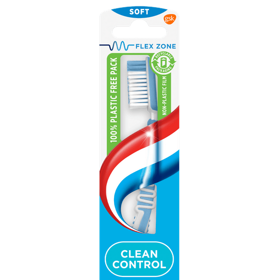Foto van Aquafresh Tandenborstel clean control soft op witte achtergrond