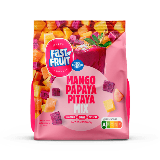 Foto van Fast Fruit Mix mango papaya pitaya op witte achtergrond