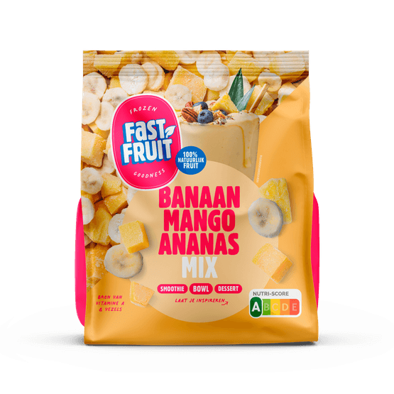 Foto van Fast Fruit Mix banaan mango ananas op witte achtergrond