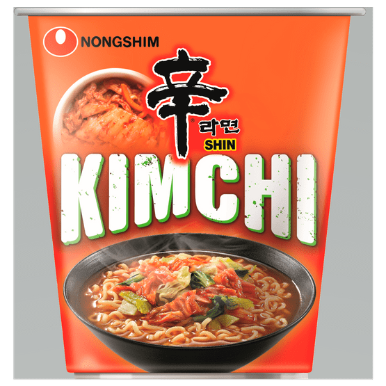 Foto van NongShim Instant noodles kimchi op witte achtergrond
