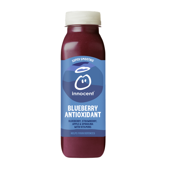 Foto van Innocent Super smoothie blueberry anti oxidant op witte achtergrond