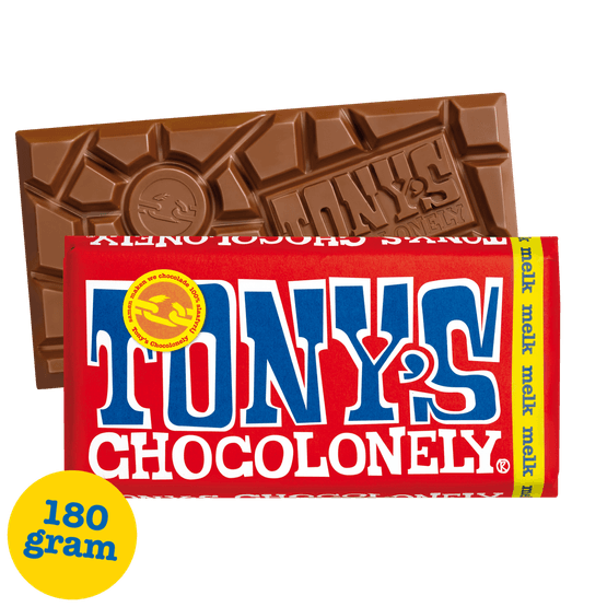 Foto van Tony's Chocolonely melk op witte achtergrond