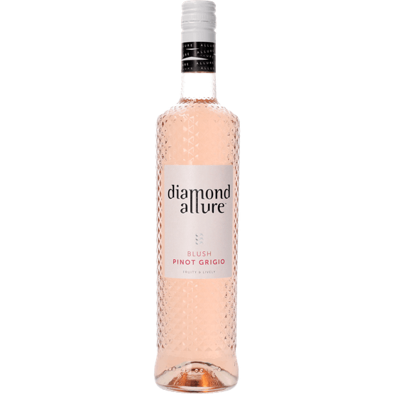 Foto van Pinot grigio rose op witte achtergrond