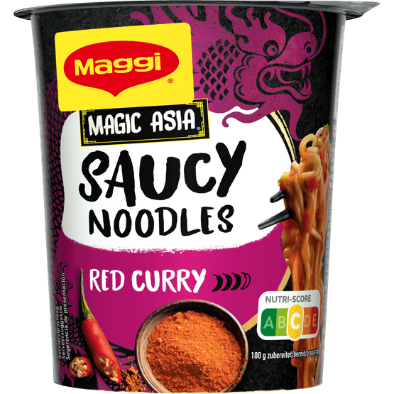 Foto van Maggi Noodles rode curry op witte achtergrond