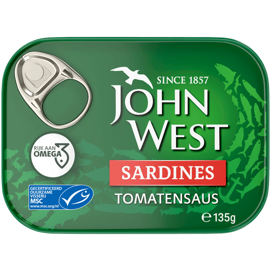 Foto van John West Sardines in tomatensaus op witte achtergrond