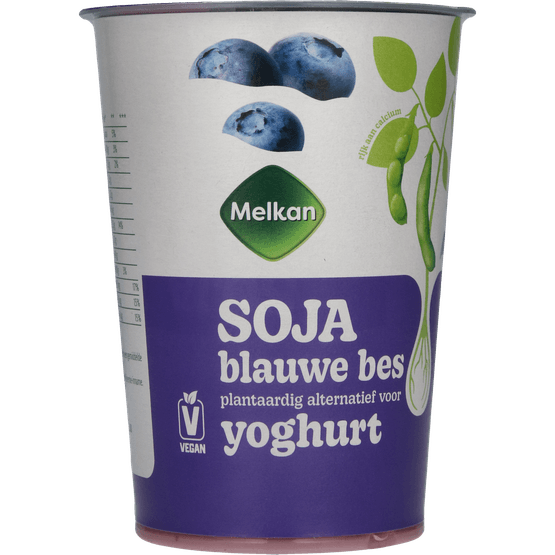 Foto van Melkan Plantaardige yoghurt soja bosbes op witte achtergrond