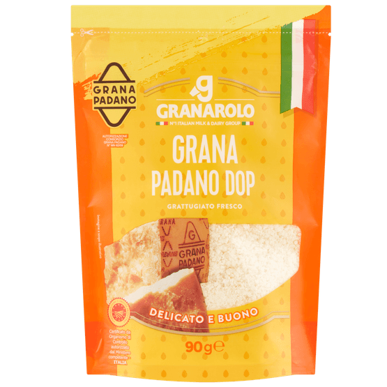 Foto van Granarolo Grana Padano rasp op witte achtergrond