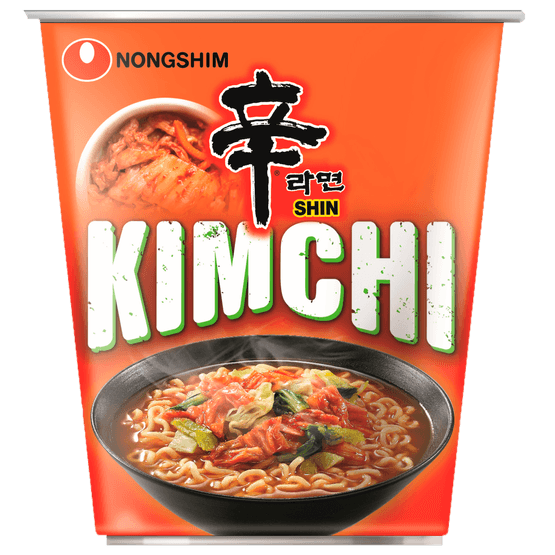 Foto van NongShim Instant noodles kimchi op witte achtergrond