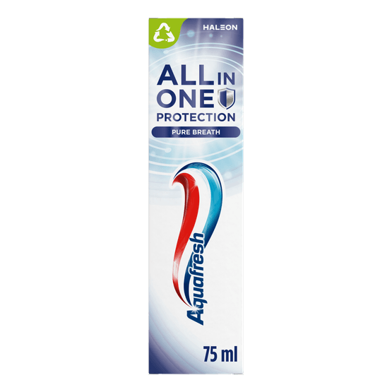 Foto van Aquafresh Tandpasta all-in-one pure breath op witte achtergrond