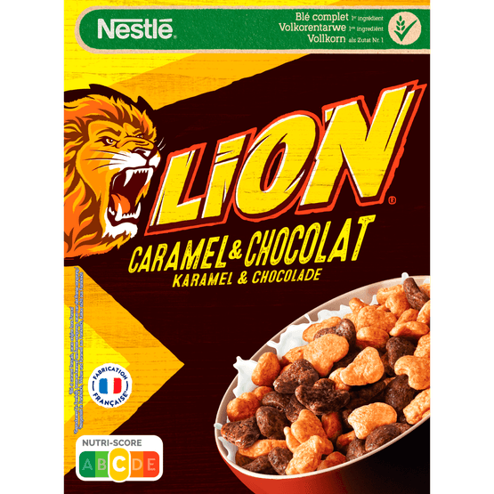 Foto van Nestlé Lion ontbijtgranen karamel chocolade op witte achtergrond