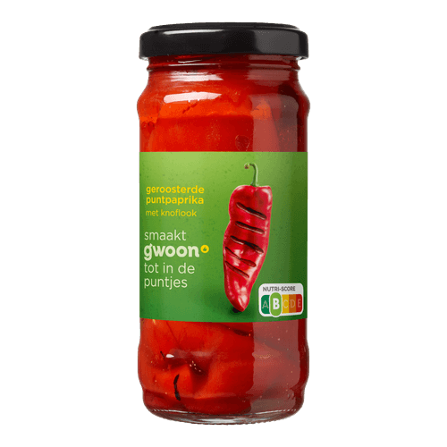 Foto van G'woon Geroosterde paprika knoflook op witte achtergrond