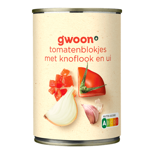 Foto van G'woon Tomatenblokjes met knoflook en ui op witte achtergrond