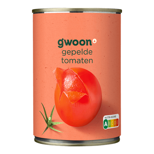Foto van G'woon Gepelde tomaten op witte achtergrond