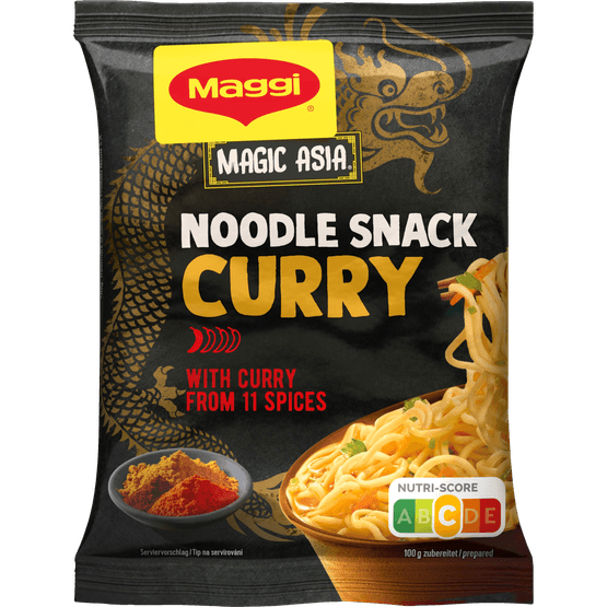 Foto van Maggi Snack noodle pouch curry op witte achtergrond