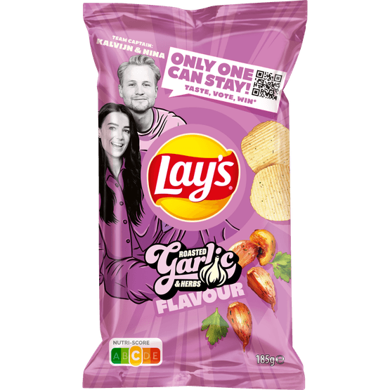 Foto van Lay's Chips max roasted garlic op witte achtergrond