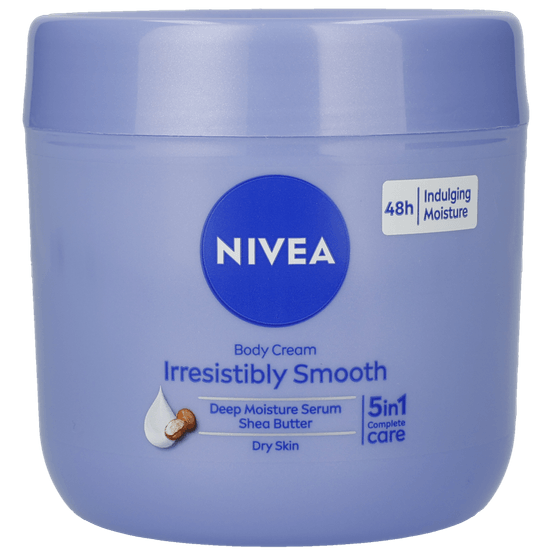 Foto van Nivea Body cream irresistibly smooth op witte achtergrond