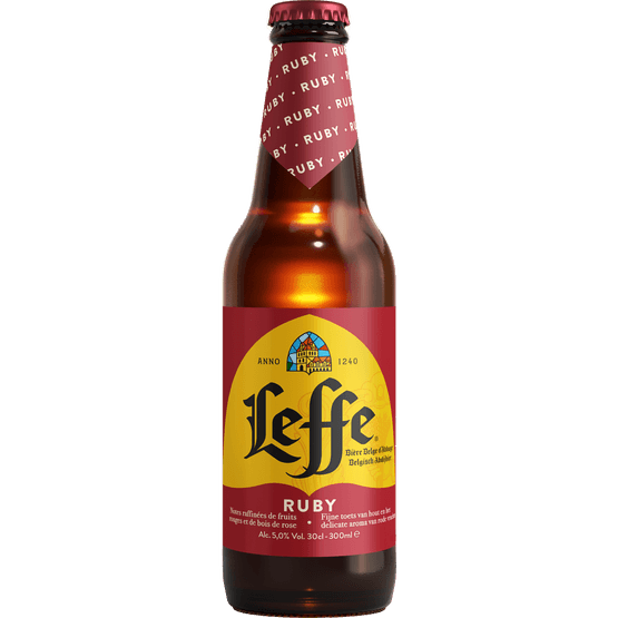 Foto van Leffe Ruby belgisch abdijbier op witte achtergrond