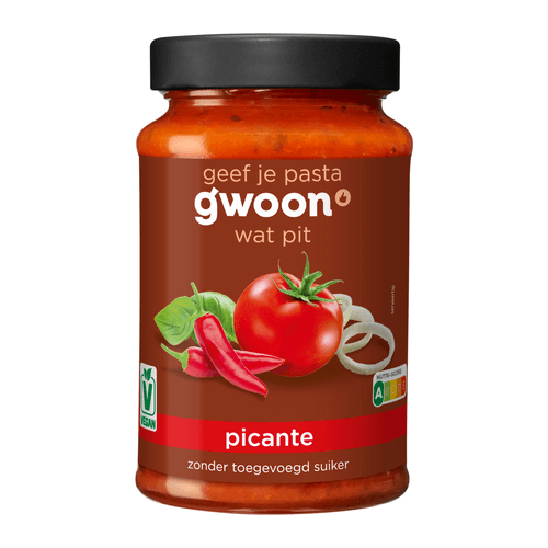 Foto van G'woon Pastasaus picante op witte achtergrond