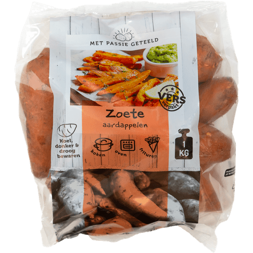 Foto van Met passie geteeld Zoete aardappelen verpakt op witte achtergrond