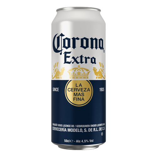 Foto van Corona Mexicaans gekoeld op witte achtergrond