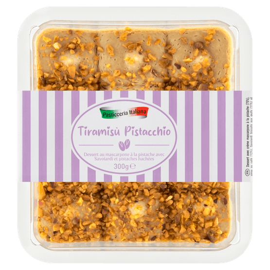 Foto van Tiramisu pistacchio op witte achtergrond
