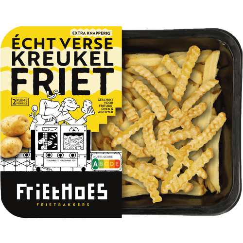 Foto van Friethoes Echt verse friet op witte achtergrond