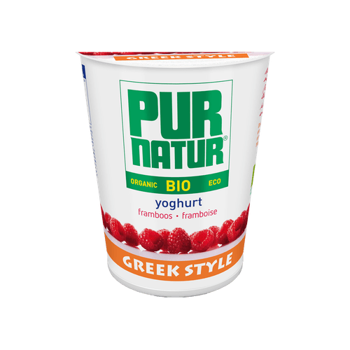 Foto van Pur Natur Biologische volle roeryoghurt griekse stijl framboos op witte achtergrond
