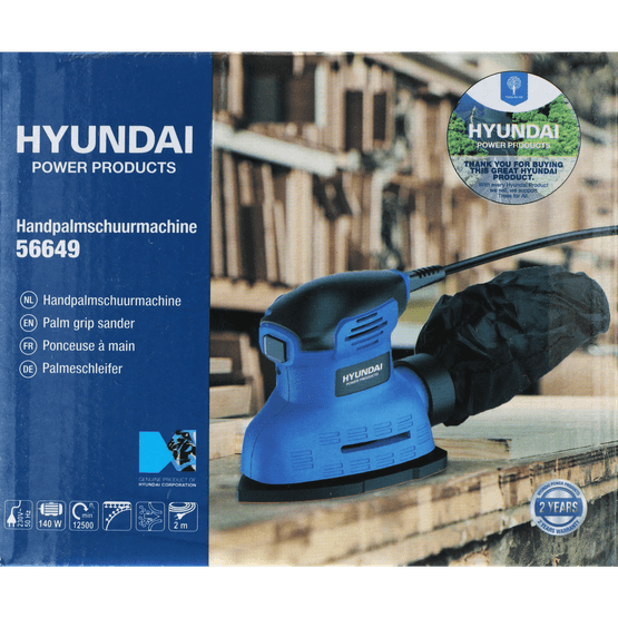 Foto van Hyundai Delta schuurmachine op witte achtergrond