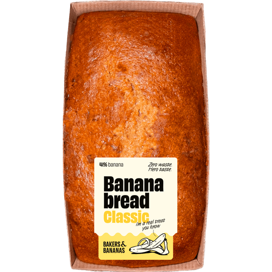 Foto van Vers Bananenbrood op witte achtergrond