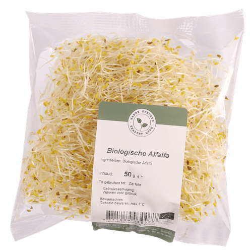 Foto van Bio alfalfa op witte achtergrond