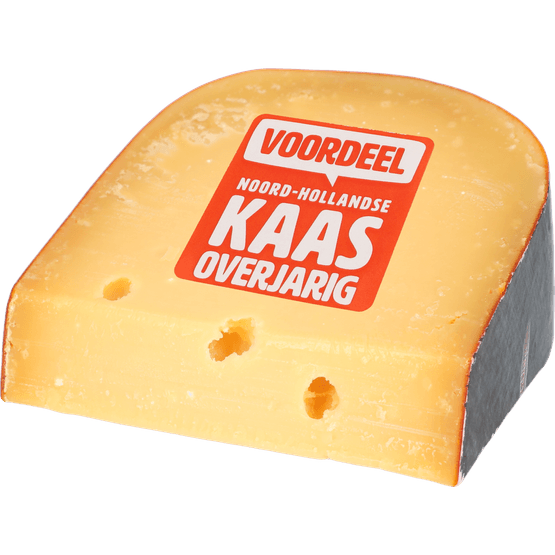 Foto van Noord-Hollandse overjarige kaas 48+ op witte achtergrond