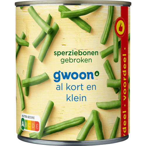 Foto van G'woon Sperziebonen gebroken op witte achtergrond