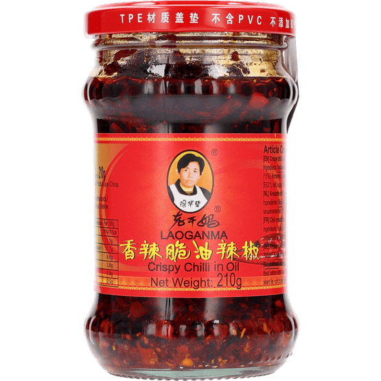 Foto van Laoganma Crispy chili oil op witte achtergrond