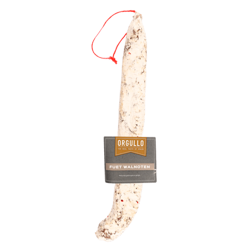 Foto van Orgullo Iberico Fuet walnoot op witte achtergrond