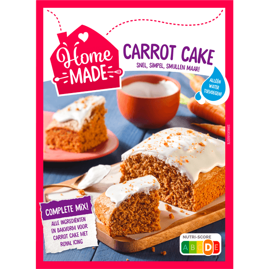 Foto van Home made Carrotcake met icing mix op witte achtergrond