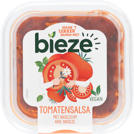 Foto van Bieze Rauwkost tomatensalsa op witte achtergrond