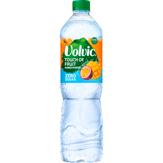 Foto van Volvic Touch of fruit mango passion op witte achtergrond