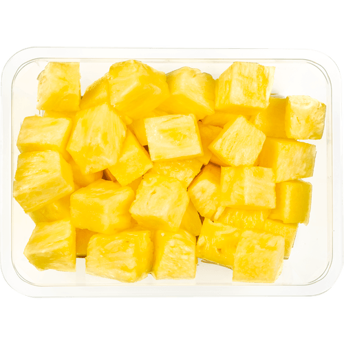Foto van Healthy Hand Ananas blokjes op witte achtergrond