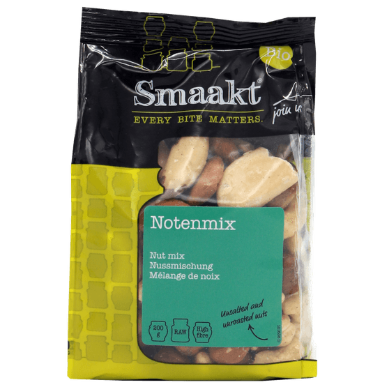 Foto van Smaakt Notenmix op witte achtergrond